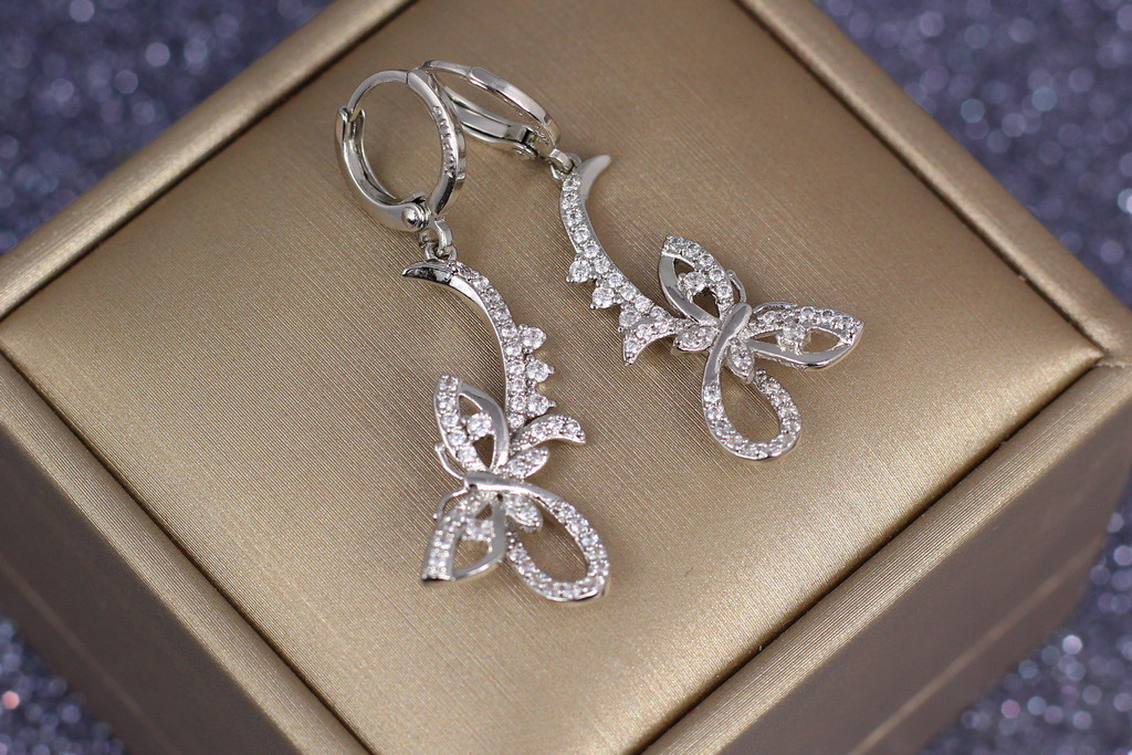 

Серьги подвески Xuping Jewelry бабочки с длинным хвостиком 4 см серебристые