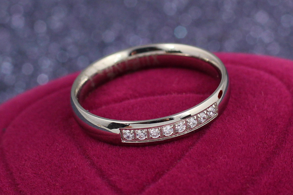 

Кольцо Xuping Jewelry дорожка из камней р 21 серебристое