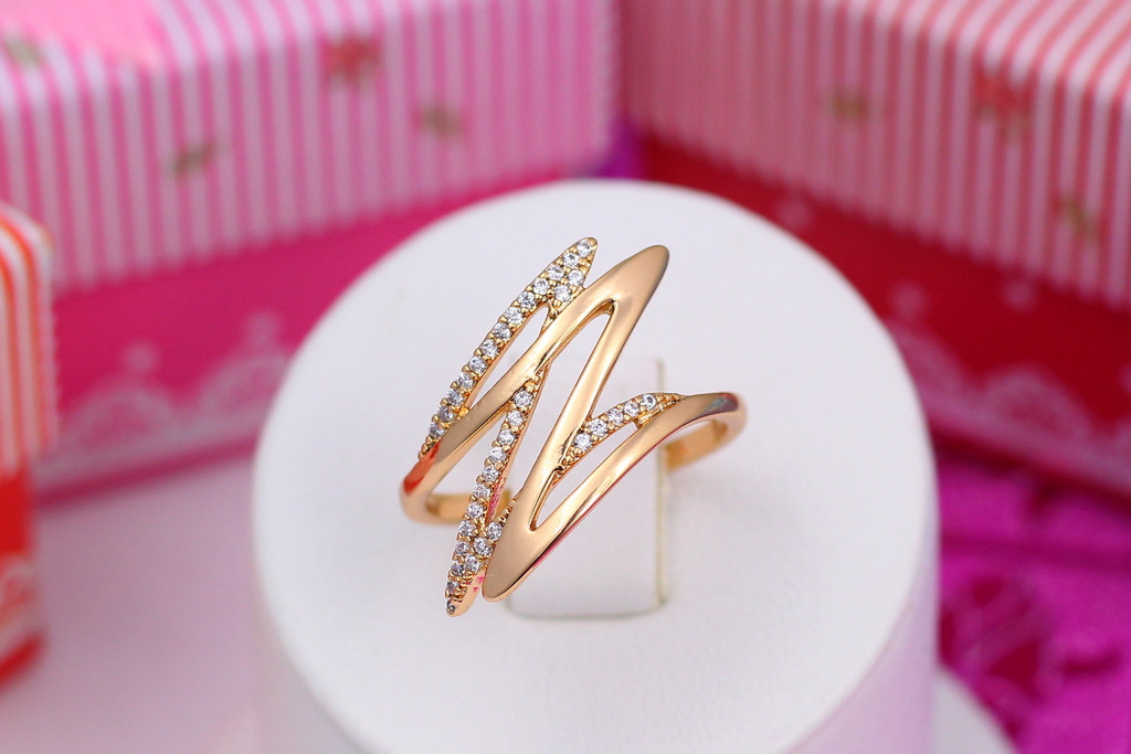 

Кольцо Xuping Jewelry молния с камнями р 19 золотистое