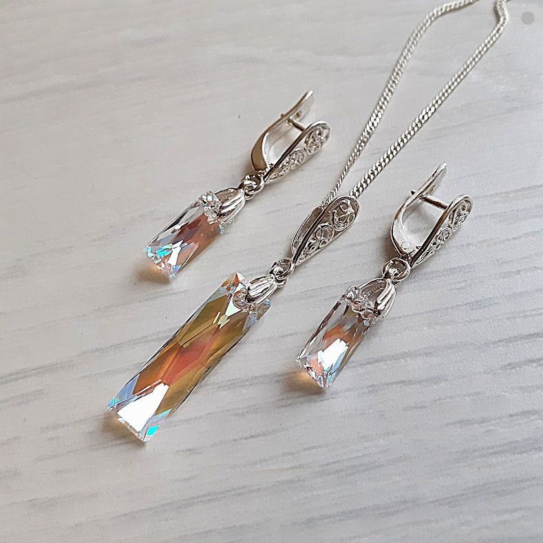 

Гарнитур украшений Hand Made с подвесками Swarovski цвета Crystal Blue AB (цена без цепочки)