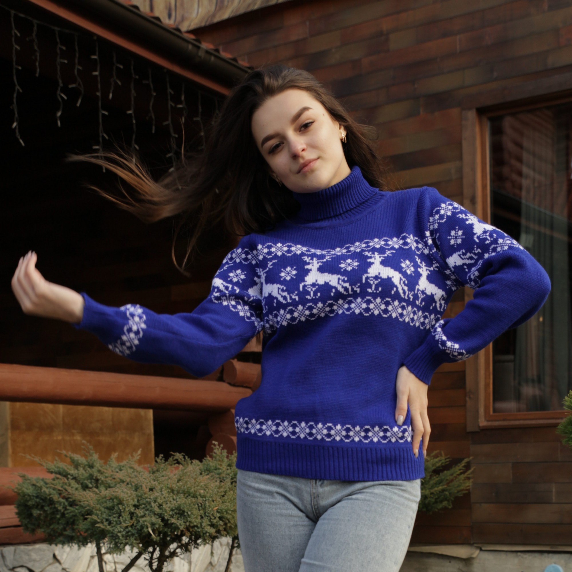 

Жіночий в'язаний новорічний різдвяний светр - джемпер/гольф з оленями Колір Яскраво-синій (W-012) Розмір M (Новогодний рождественский свитер)