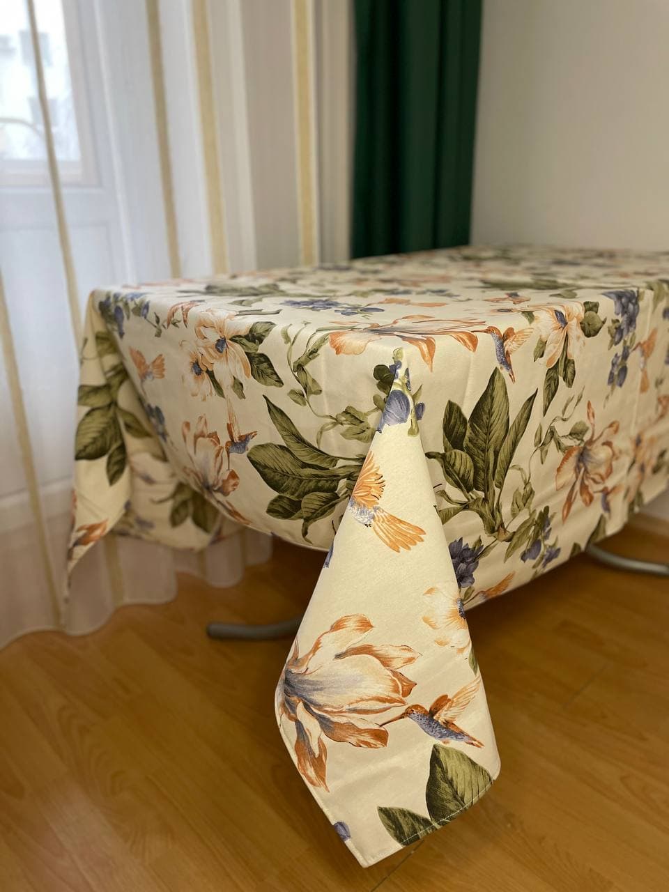 

Cкатертина тефлонова водовідштовхувальна "Hummingbirds on flowers" 150х180 Біла