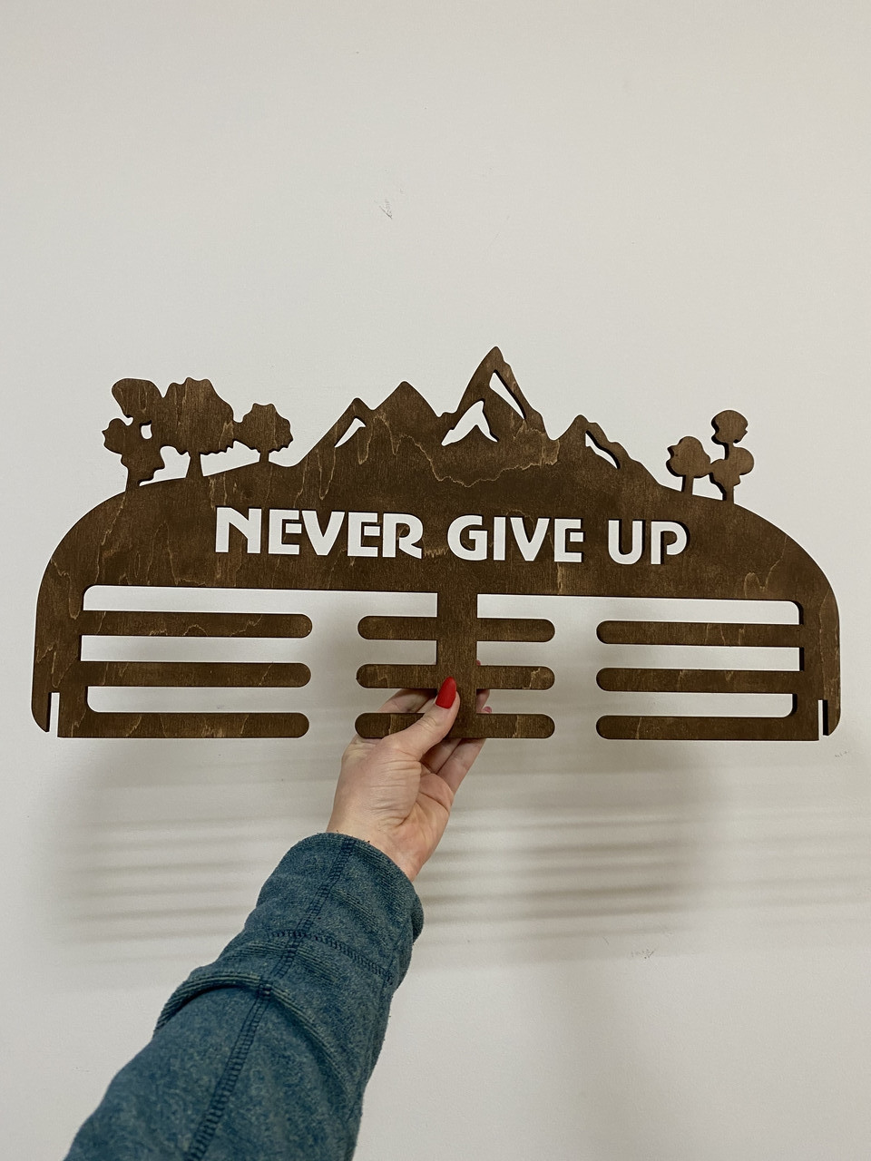 

Держатель для медалей из дерева (медальниця) Never give up Manific Decor