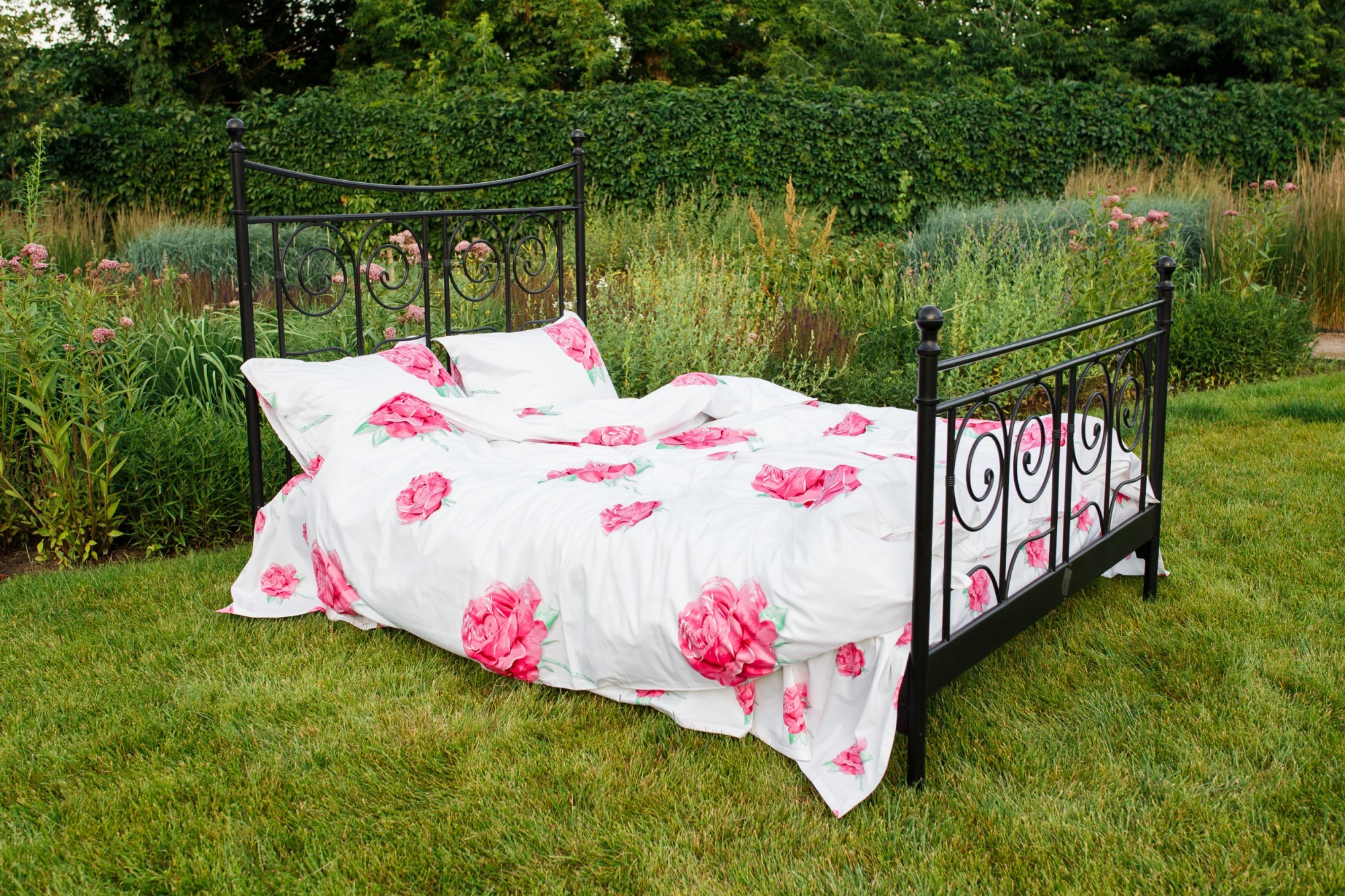 

Комплект постельного белья из сатина Roses 220*200 SHTAYER