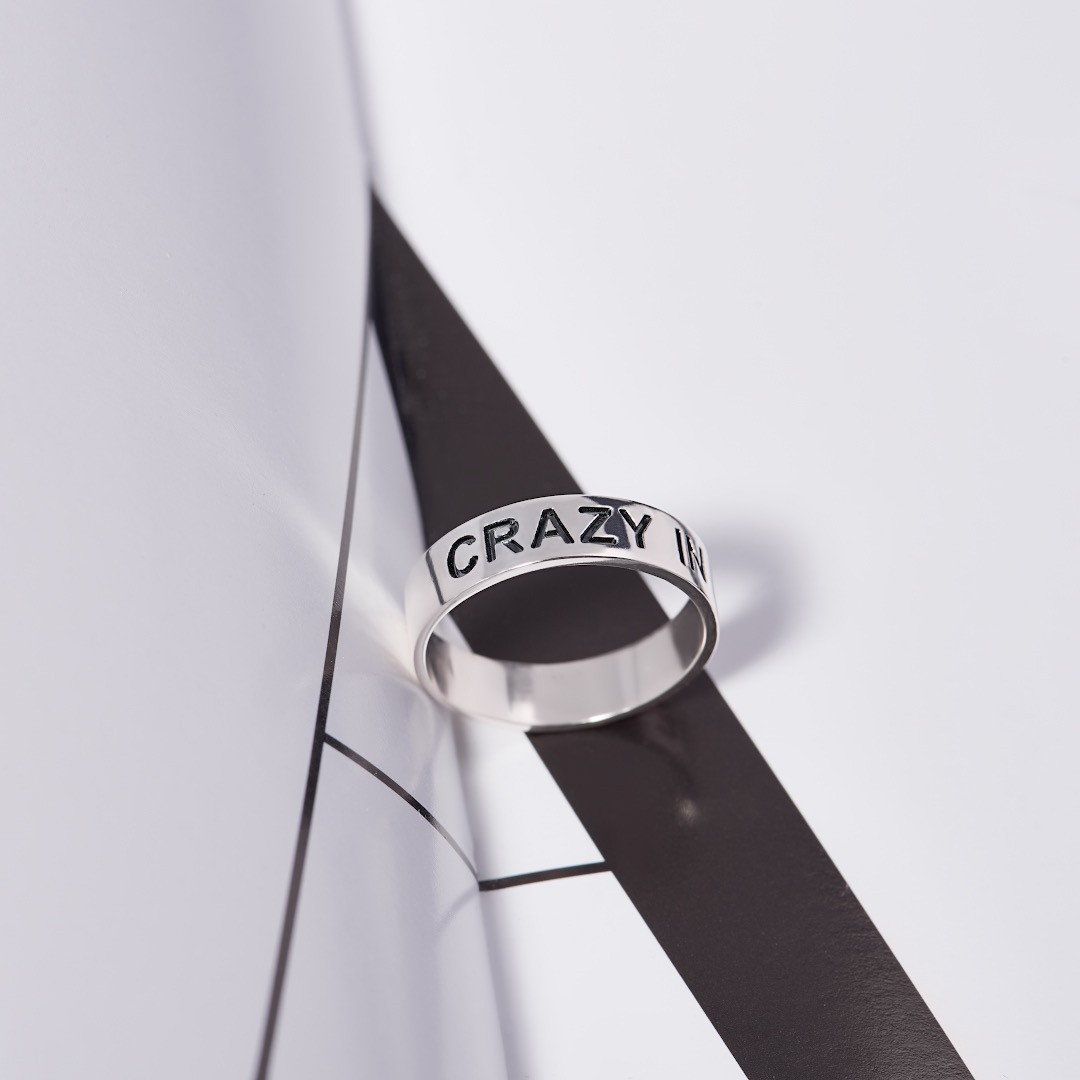 

Серебряное кольцо Lavli c гравировкой "crazy in love", 17 р.