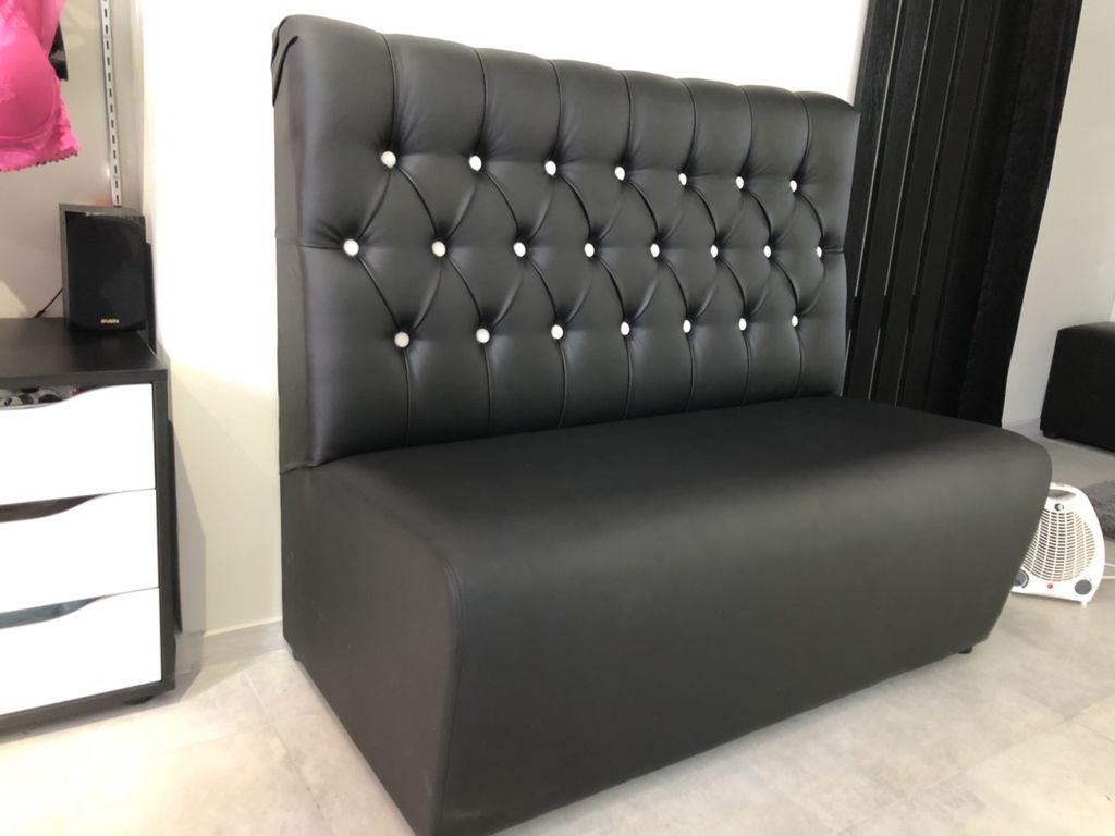 

Диван для кафе, барів, офісов, салона краси Pera Capitone Black MebliPoint 120 cm