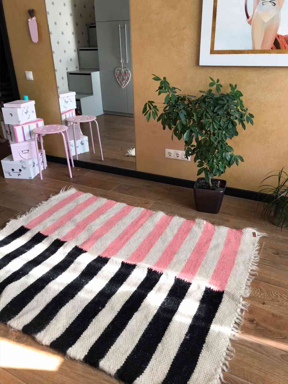 

Ковер шерстяной ручной работы Fully Wooly Зебра в детскую 60х160 см в полоску серый розовый бежевый