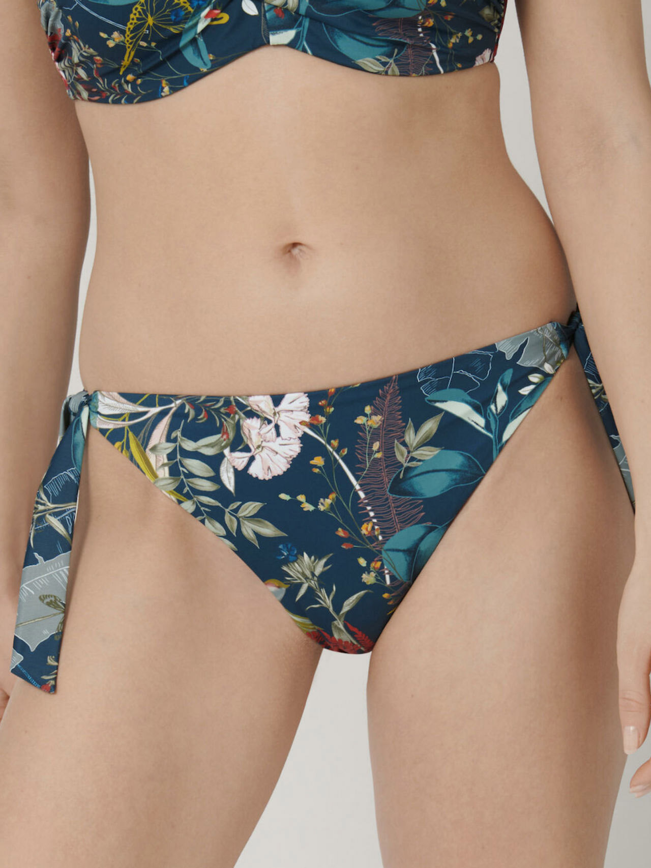 

Нижняя часть купальника Triumph Botanical Leaf Tai 44 Синяя принт