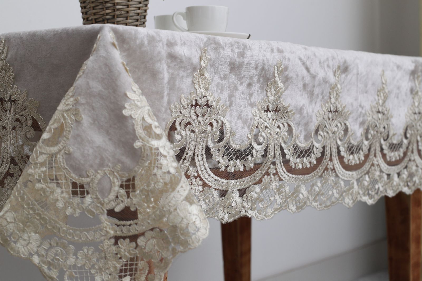 

Скатерть MAGIK COLLECTION кофейный 160_220_ASPERULA1