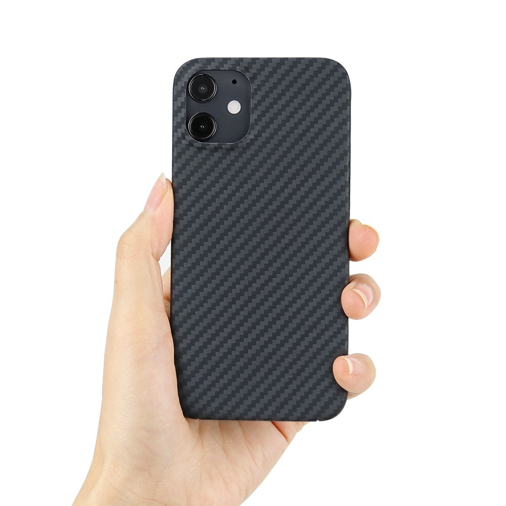 

Карбоновый чехол для iPhone 12