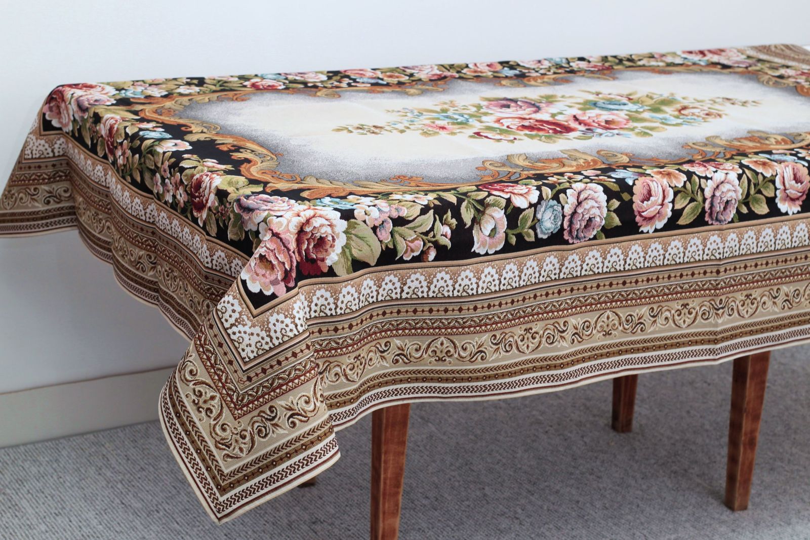 

Скатерть MAGIK COLLECTION 160*300 160_300_24ST086