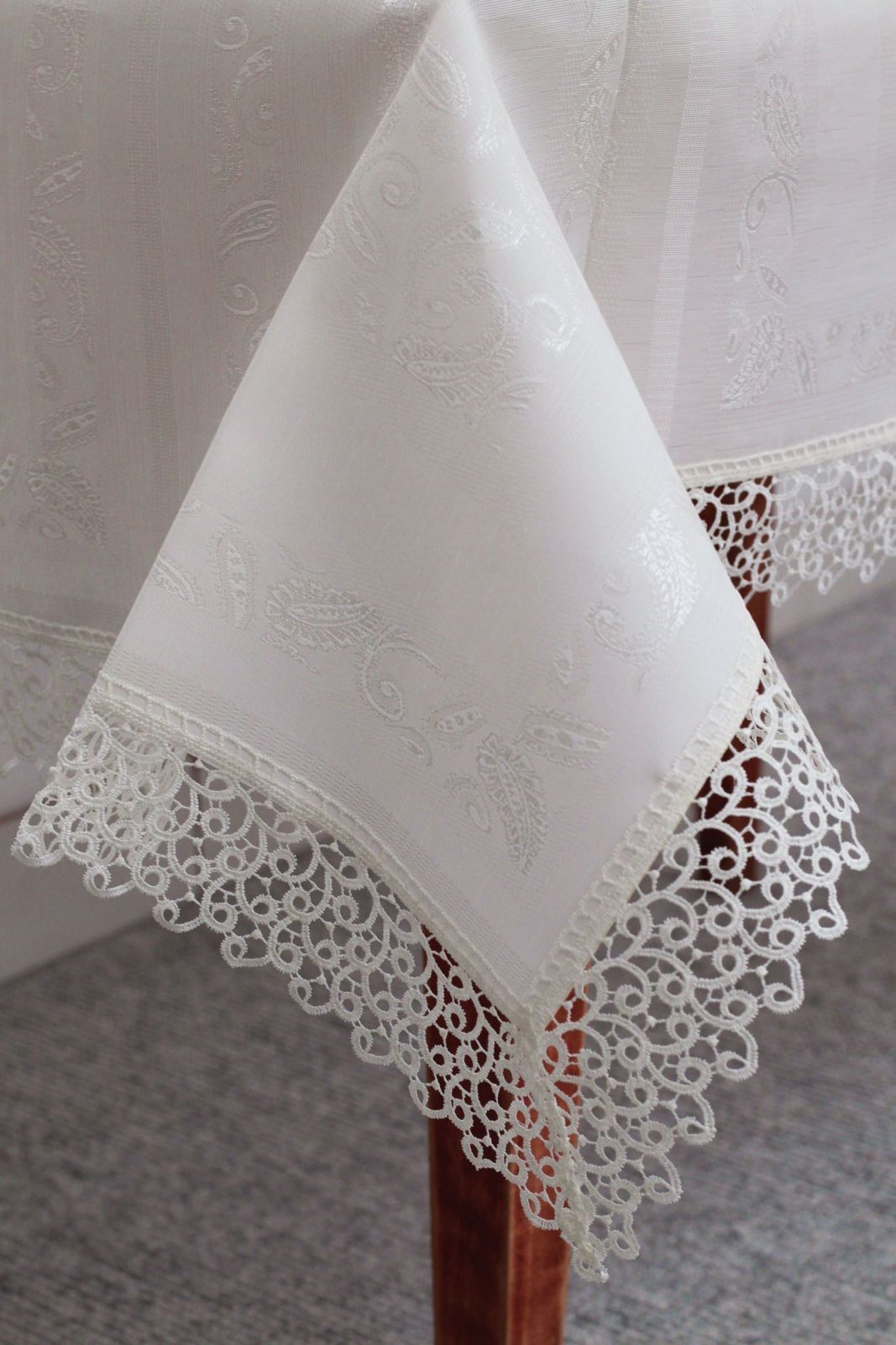 

Скатерть MAGIK COLLECTION Молочный 160_300_ELEGANT1