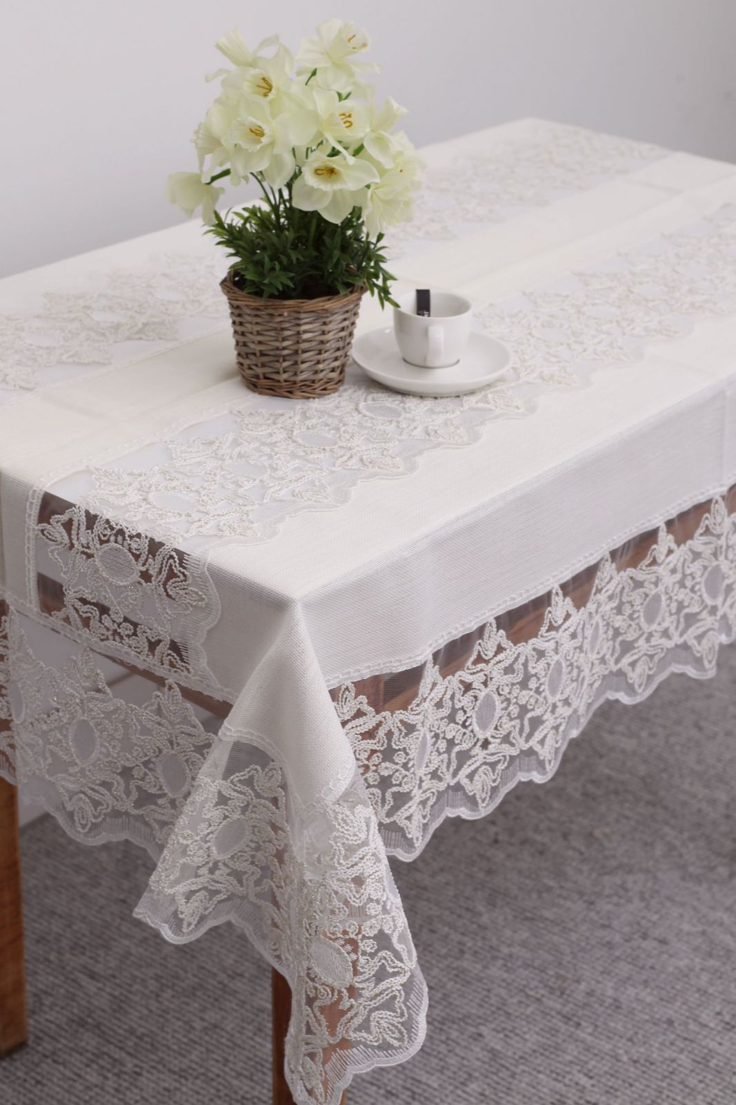 

Скатерть MAGIK COLLECTION беж 160_300_CHARMENT