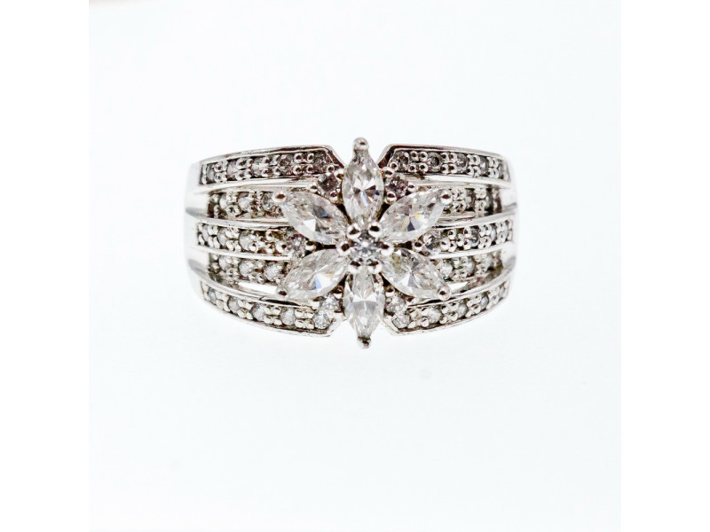 

Серебряное кольцо 925 пробы с фианитами Нежный цветок Sky Jewelry 002455