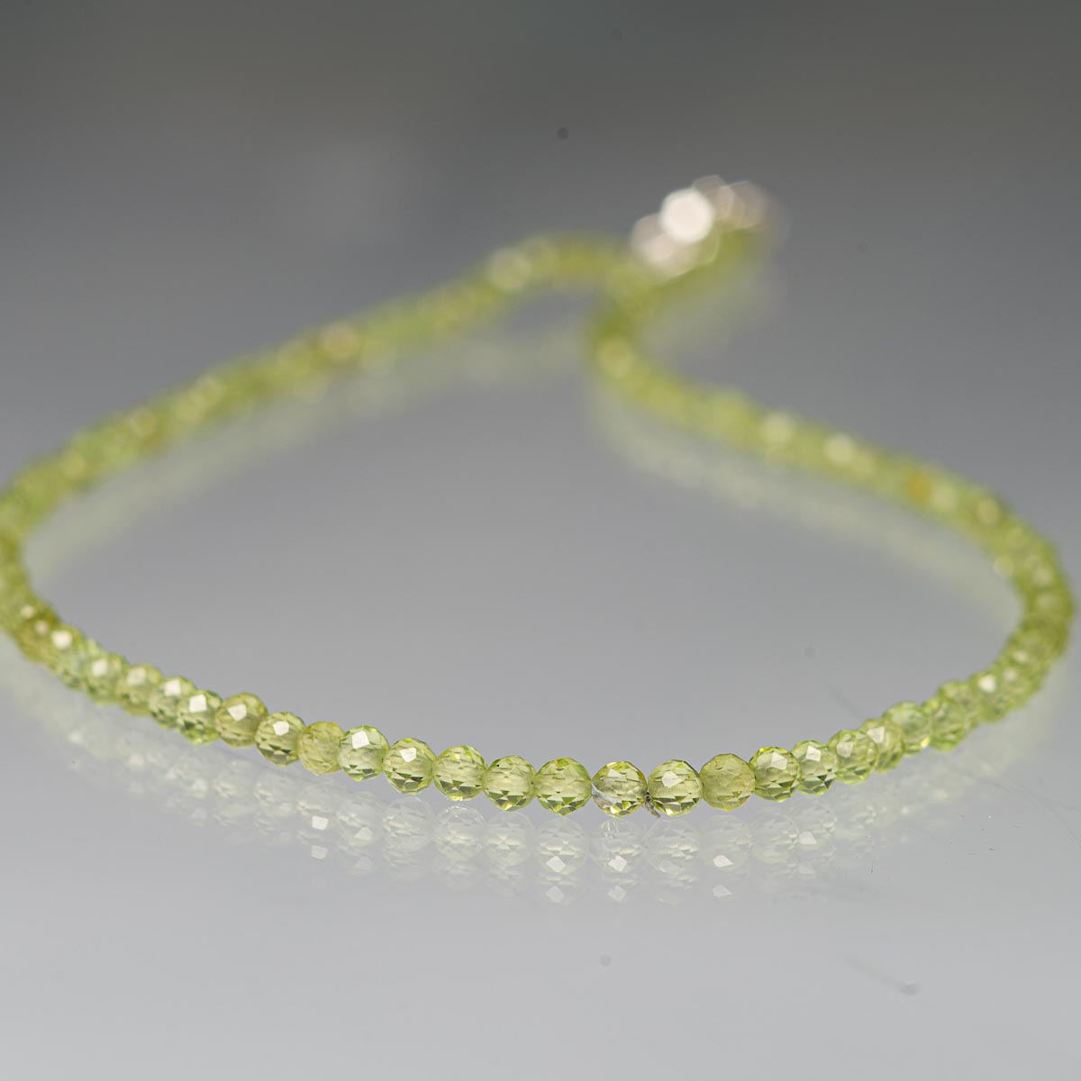 

Бусы-чокер из натурального хризолита SAMOTSVETY (1.03.39.120)