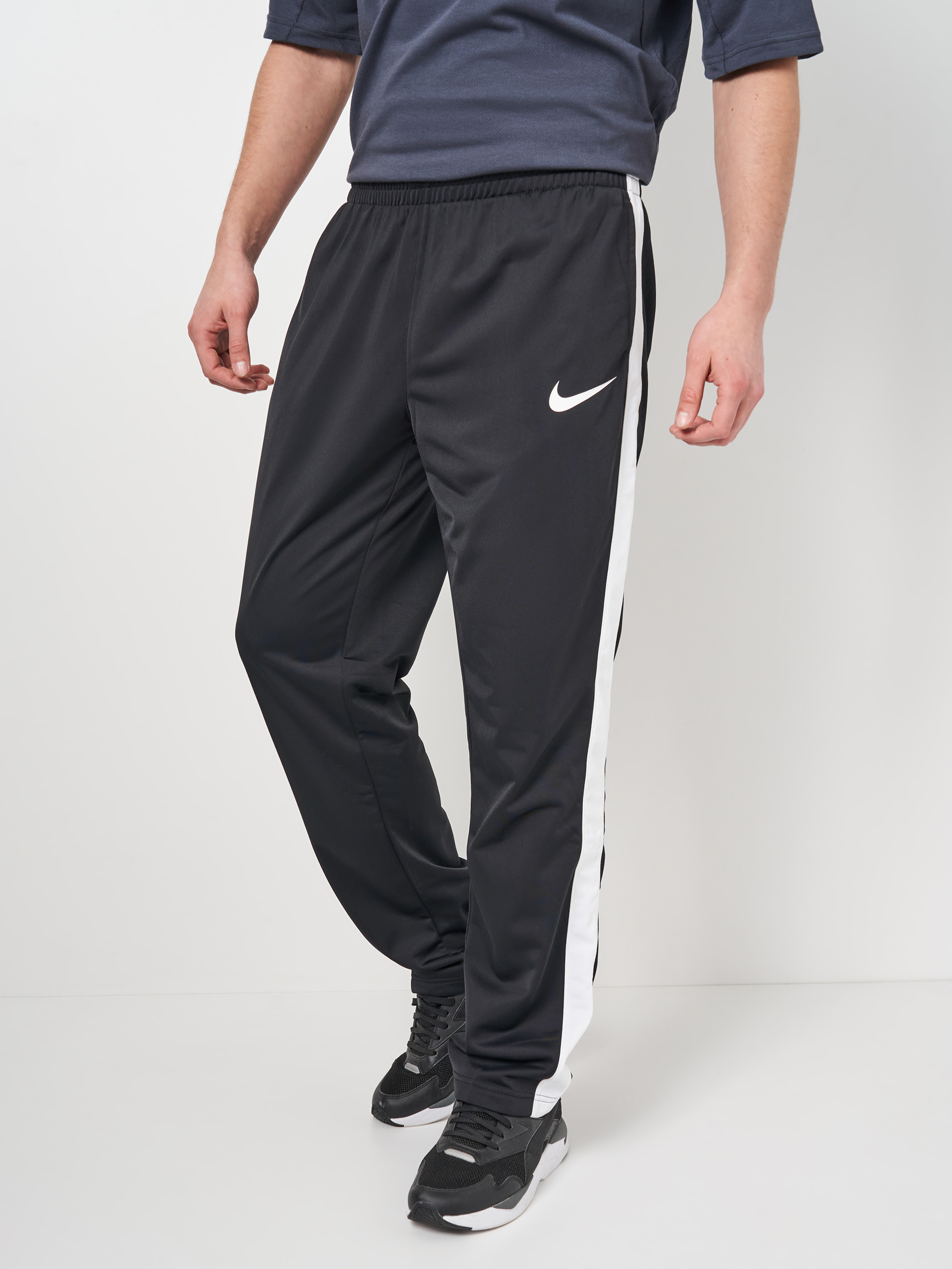 

Спортивные штаны Nike 639636  Черные, Спортивные штаны Nike 639636 L Черные