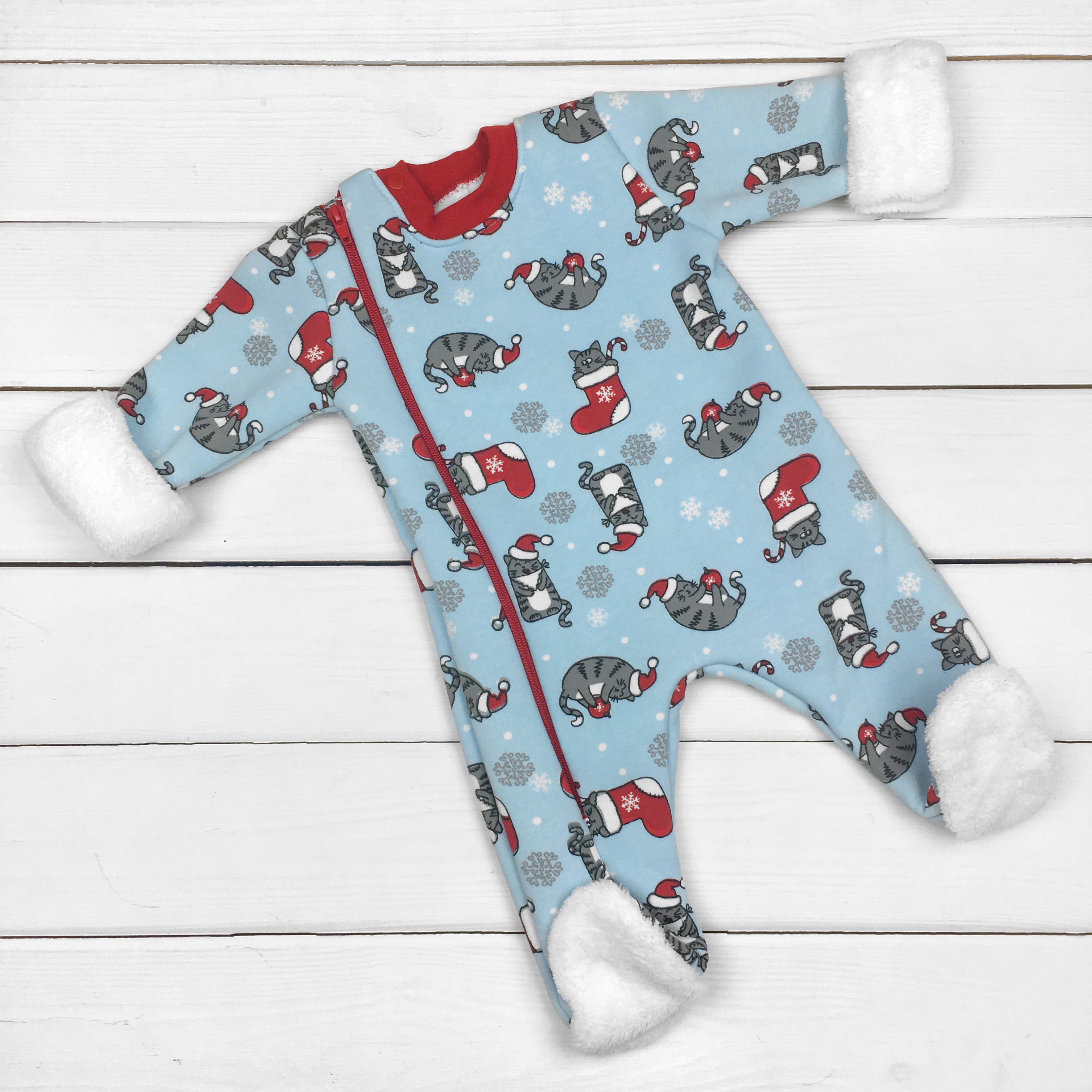 

Человечек Malena из трехнити с котиками 62 см голубой