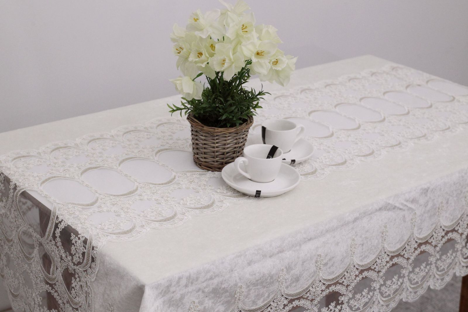 

Скатерть MAGIK COLLECTION 160*260/Молочный 160_260_FLEUR