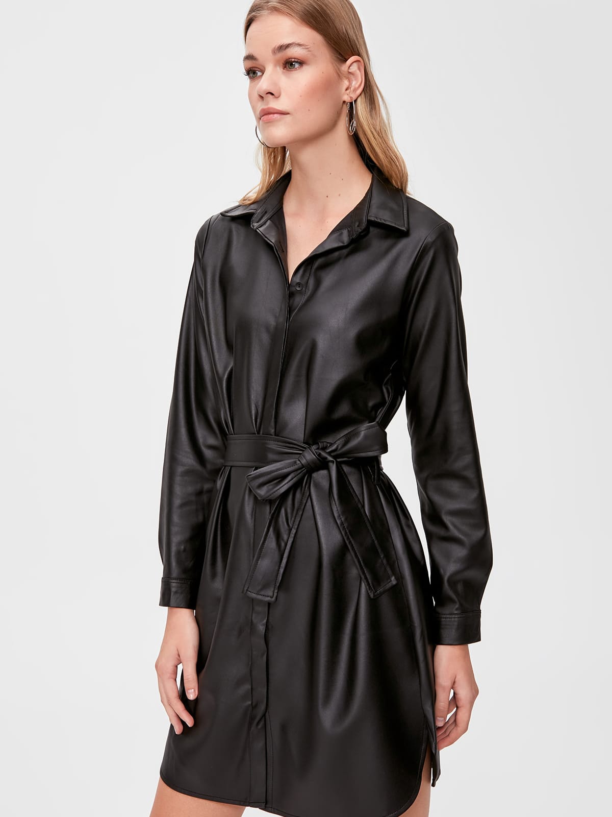 

Платье из искусственной кожи Trendyol TWOAW20EL1822  Black, Платье из искусственной кожи Trendyol TWOAW20EL1822 34 Black