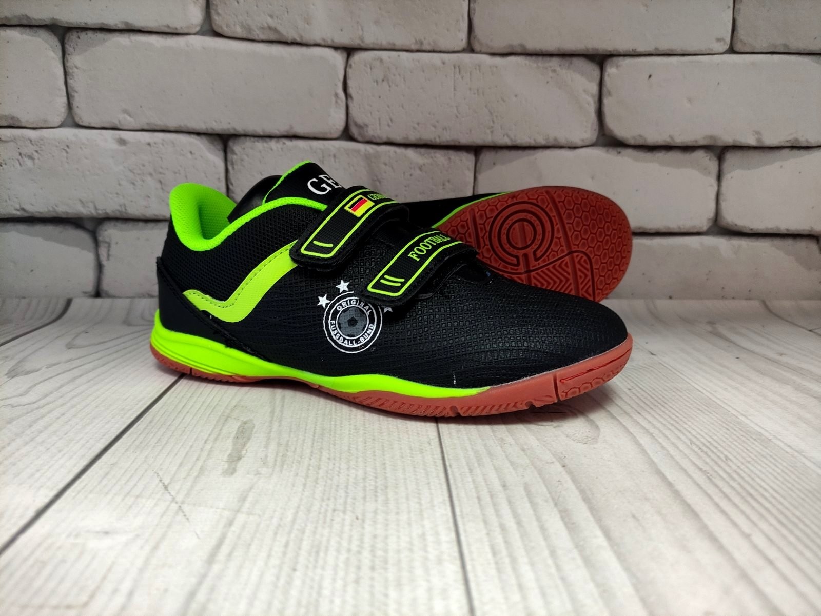 

Футзалки детские на липучку Demax D1925-1Z черные 31 размер