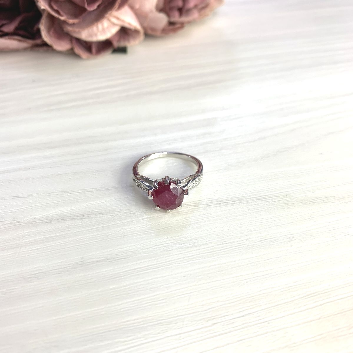 

Серебряное кольцо SilverBreeze с натуральным рубином 2.61ct 2073109 17.5 размер, 17.5 размер