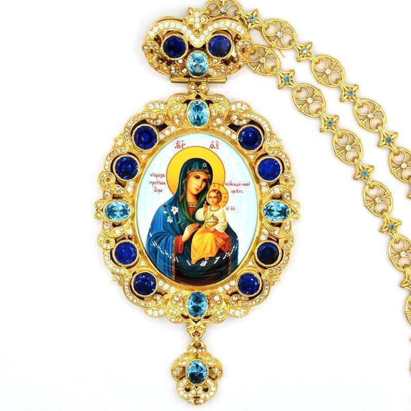 

Панагия для священноялужителя латунная в позолоте с украшениями и цепью Фамильные Драгоценности арт.2.7.0653лп-2^44лп