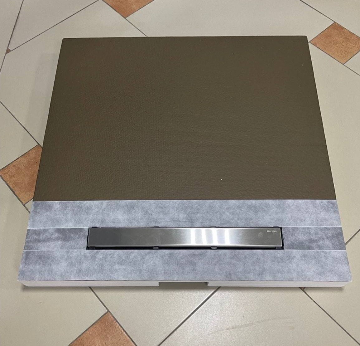 

Душовий піддон Confluo Board UNI 1200 з вбудованим лотком Frameless Line 550