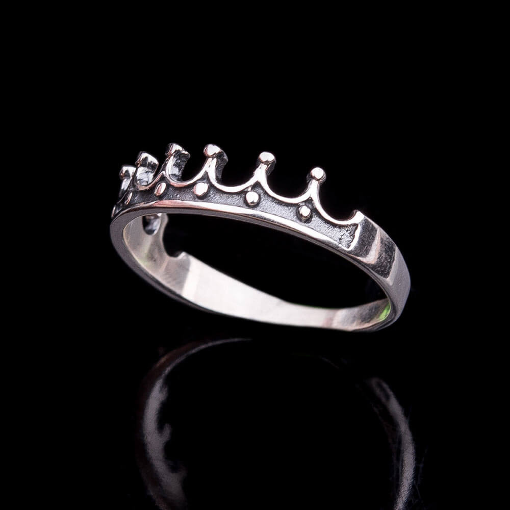 

Серебряное кольцо "Корона" 111696 Оникс 19.5