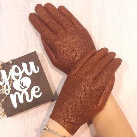 

Женские перчатки GlovesUA комбинированные мод.394 р.6 коньяк ( кожа крошет)
