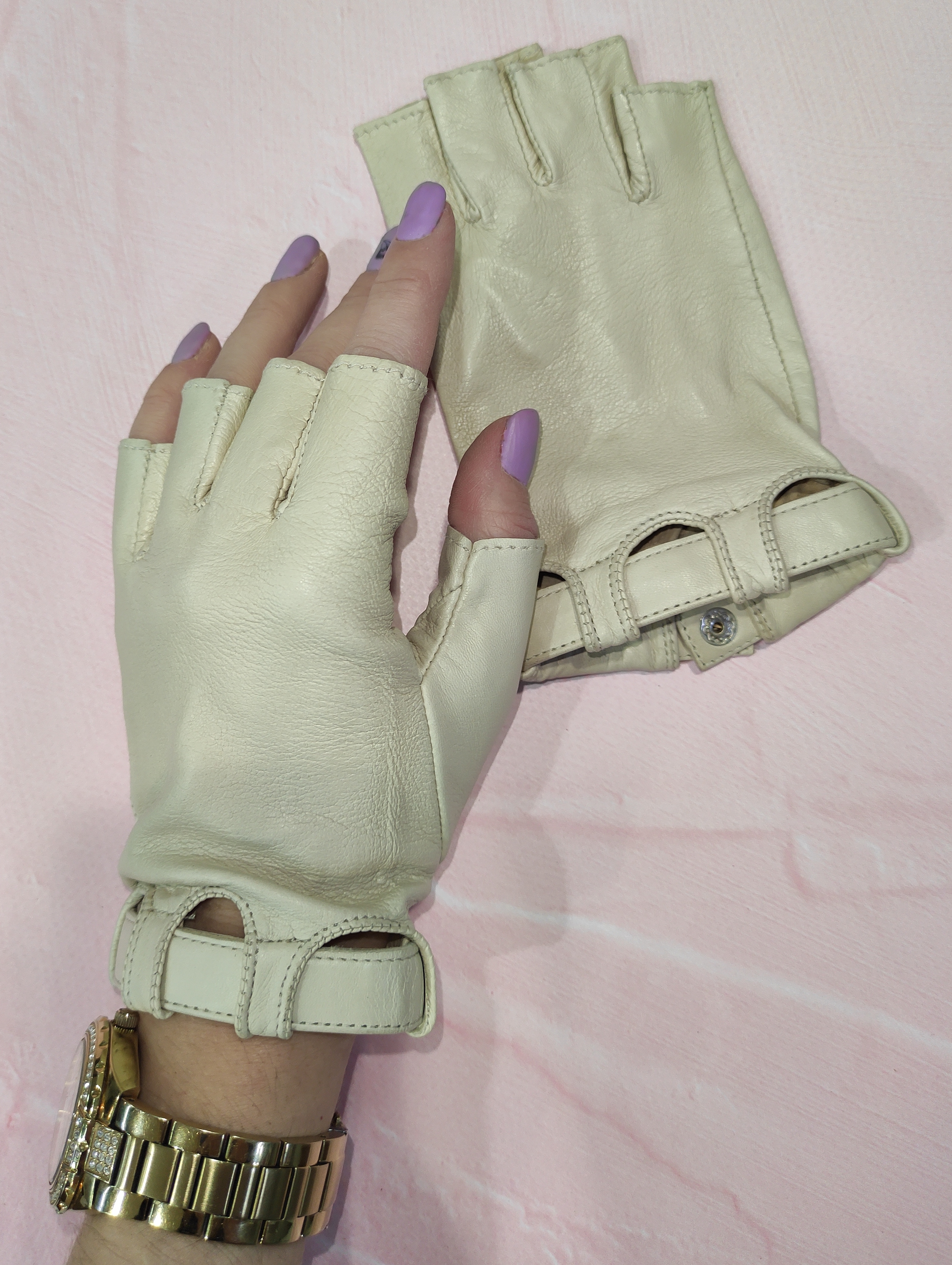 

Женские перчатки митенки кожаные GlovesUA мод.359 р.8 белые
