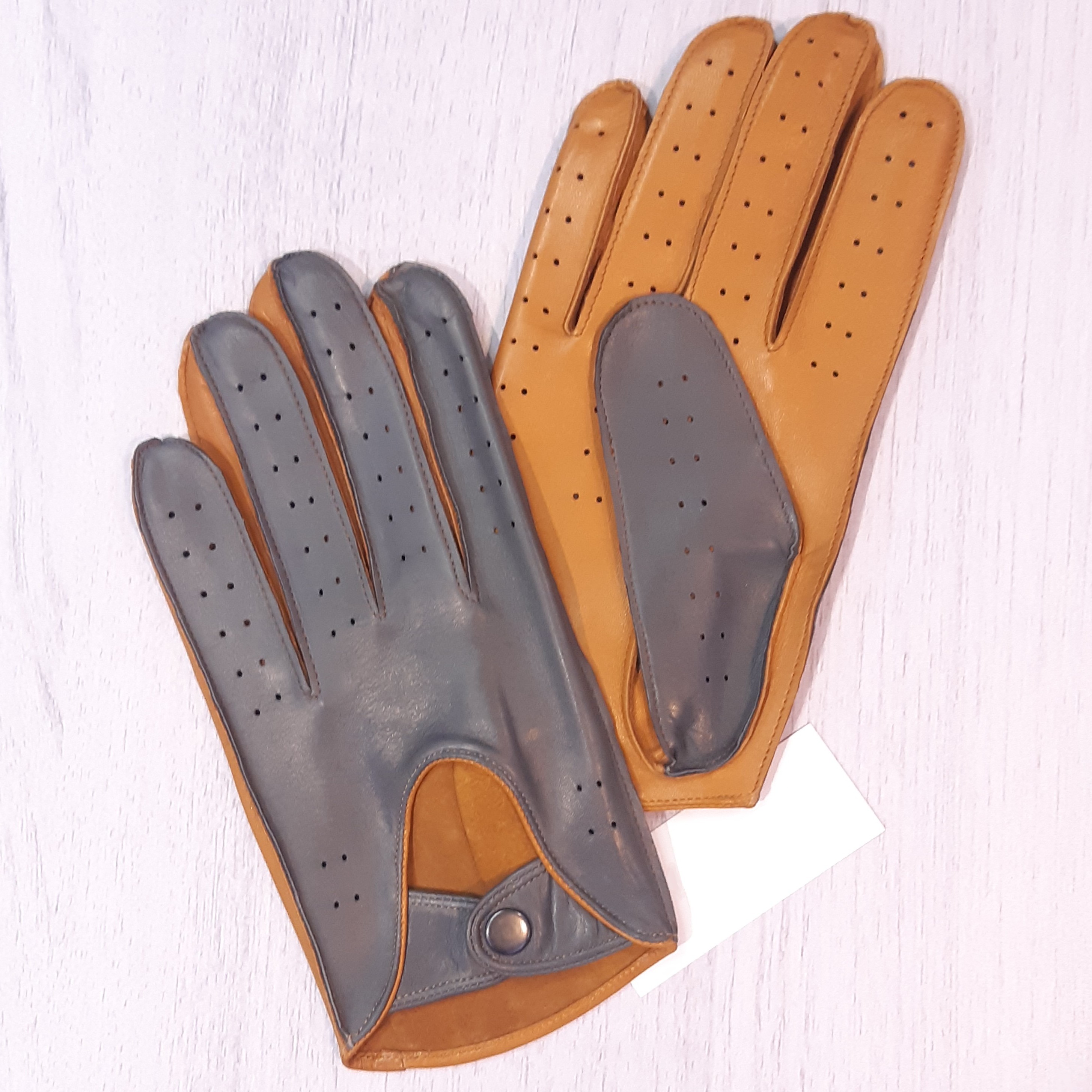 

Мужские перчатки для вождения кожаные GlovesUA мод.275 р.11 светлый коньяк/серый (шов наружу, без отв)