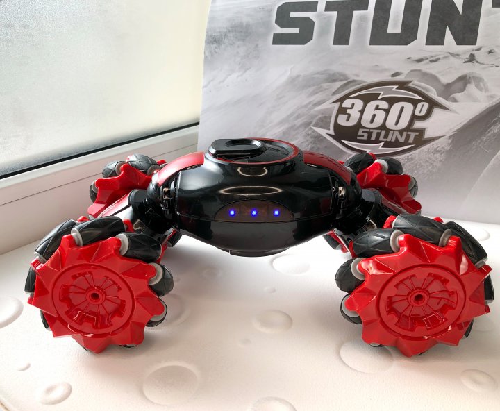 

Машинка на радиоуправлении перевертыш трансформер + управление жестами Speed pioneer Red