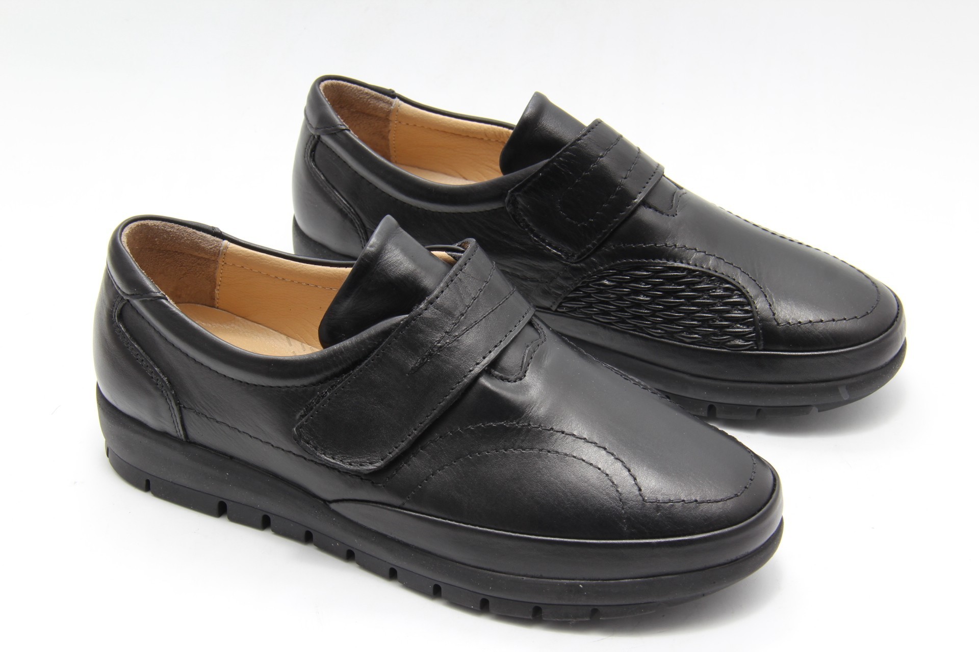 

Туфли женские Aras Shoes 380-siyah кожаные 37 с липучкой