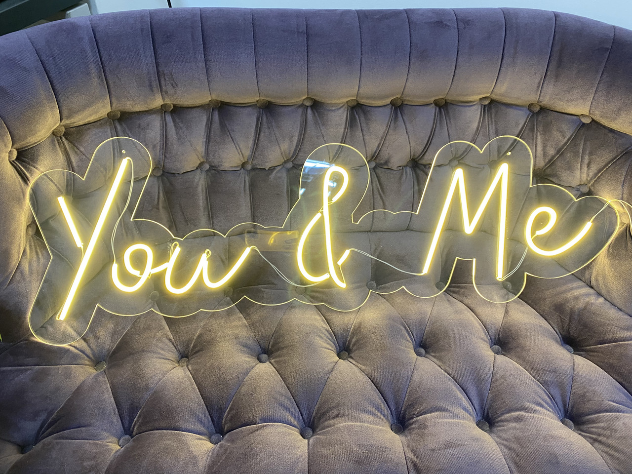 

Неоновая надпись для свадьбы You & Me на акриловой основе Manific Decor