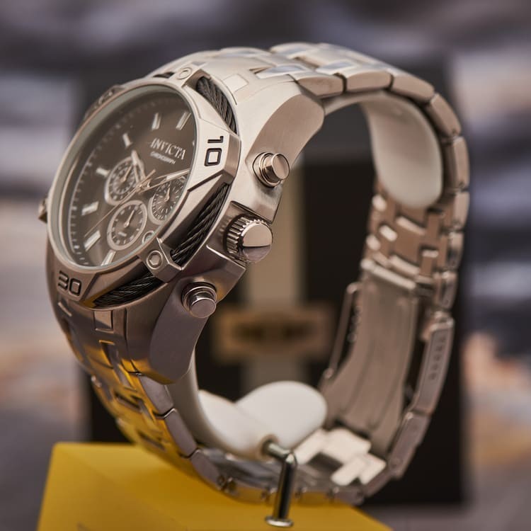 

Швейцарские мужские часы хронограф Invicta Bolt 32372