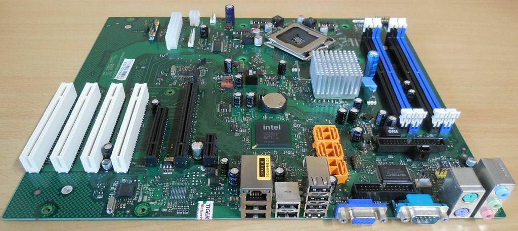 

Материнская плата Fujitsu D2587-A12 GS1 s.775 DDR2 Btx Celsius W360