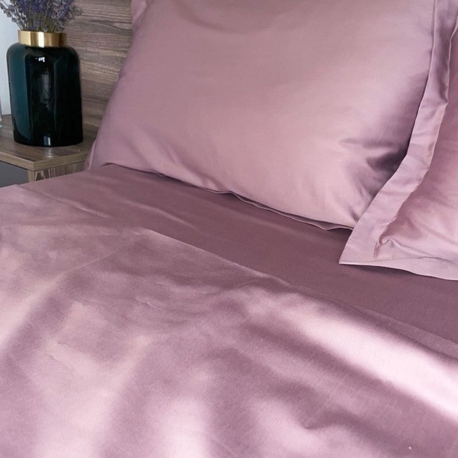 

Однотонное постельное бельё Премиум MLS Сатин комплект Евро 200*220/50*70 орхидея