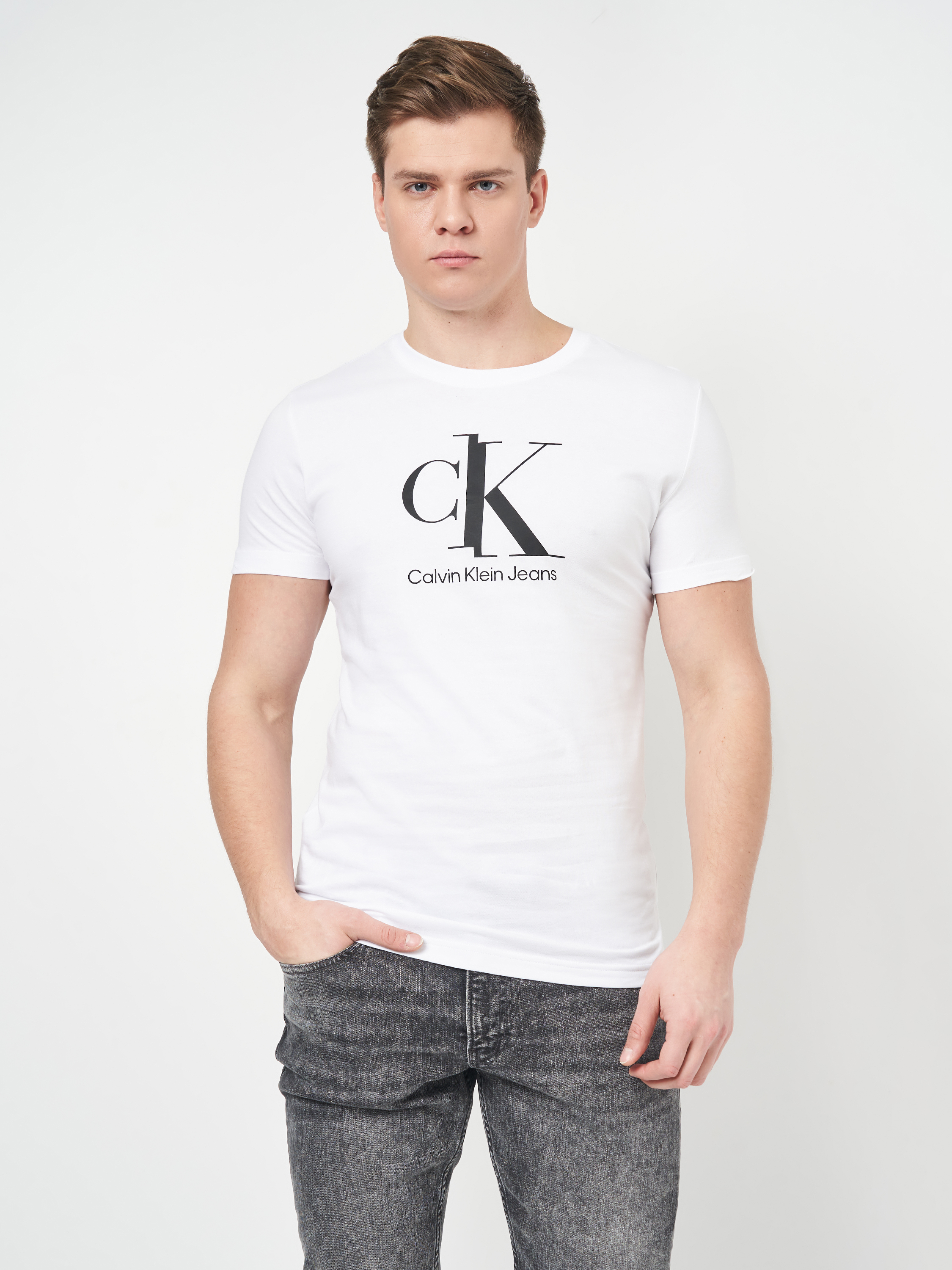 

Футболка Calvin Klein Jeans Spliced Ck Center Chest Tee J30J319713-YAF L White