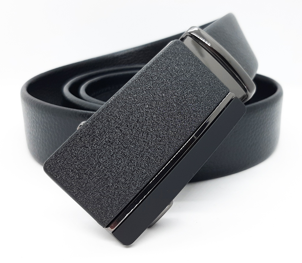 

Ремень мужской из качественной мягкой экокожи с автоматической пряжкой 160 см черный (145.j12)