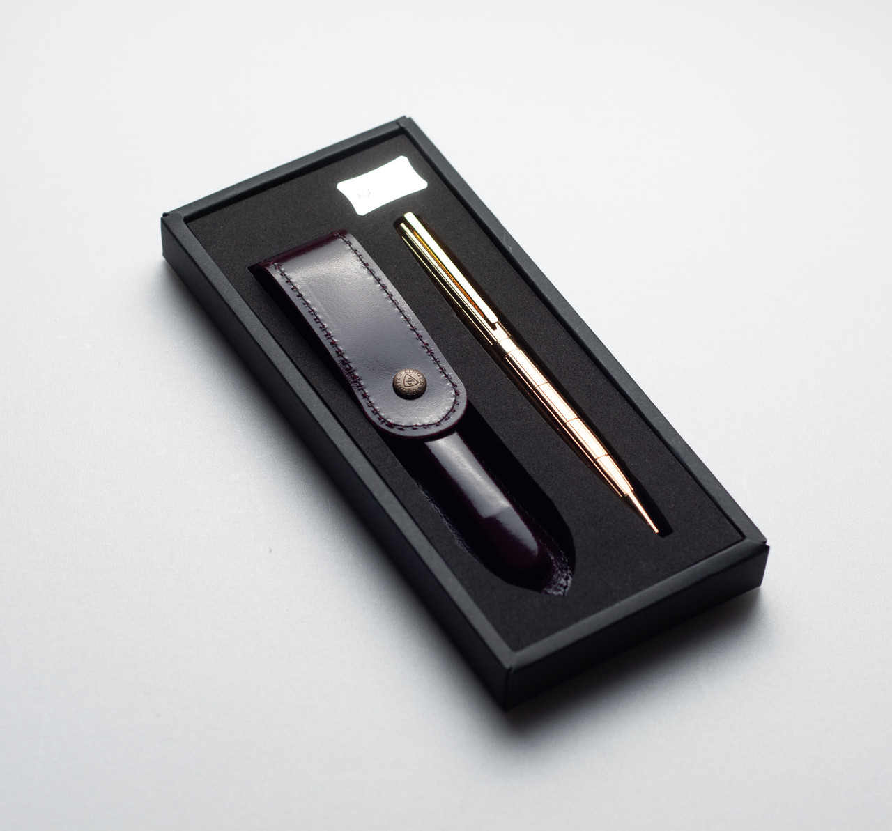 

Подарочный набор для мужчины ручка и футляр ZINGER YSA 482 черный