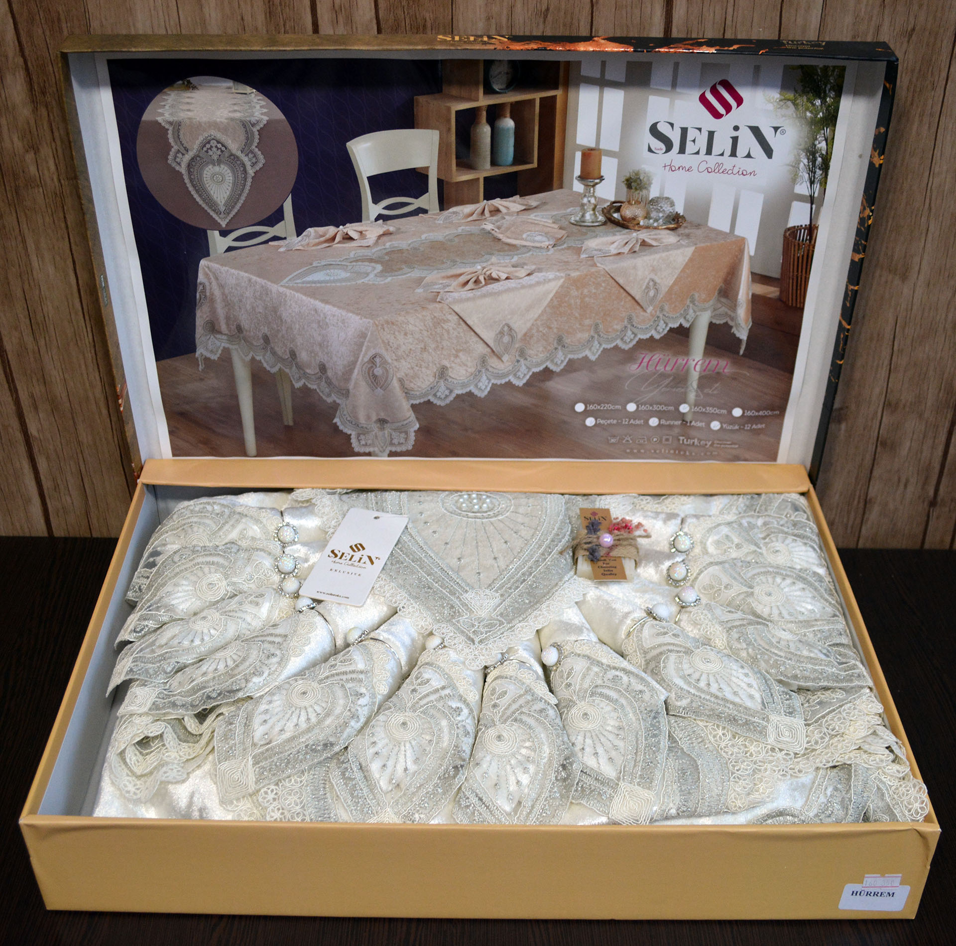 

Велюрова скатертина з ранером Selin Hurrem Set 160x350+12 серветок - Кремовий (33056-0)