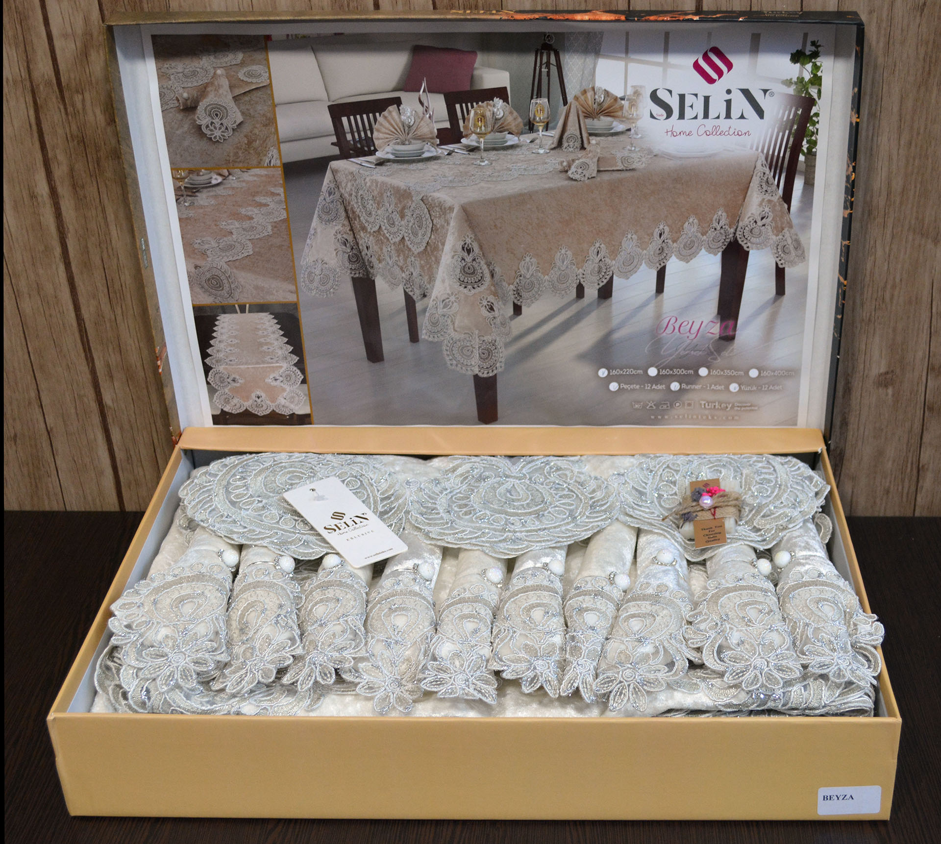 

Велюрова скатертина з ранером Selin Beyza Set 160x220+12 серветок - Кремовий