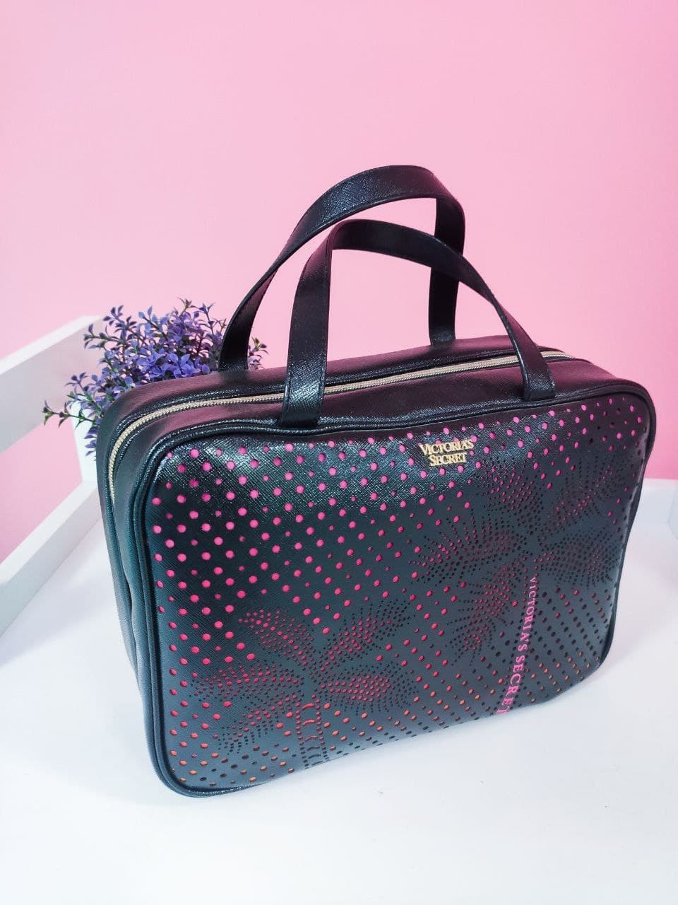 

Кейс для косметики от Victoria's Secret travel case