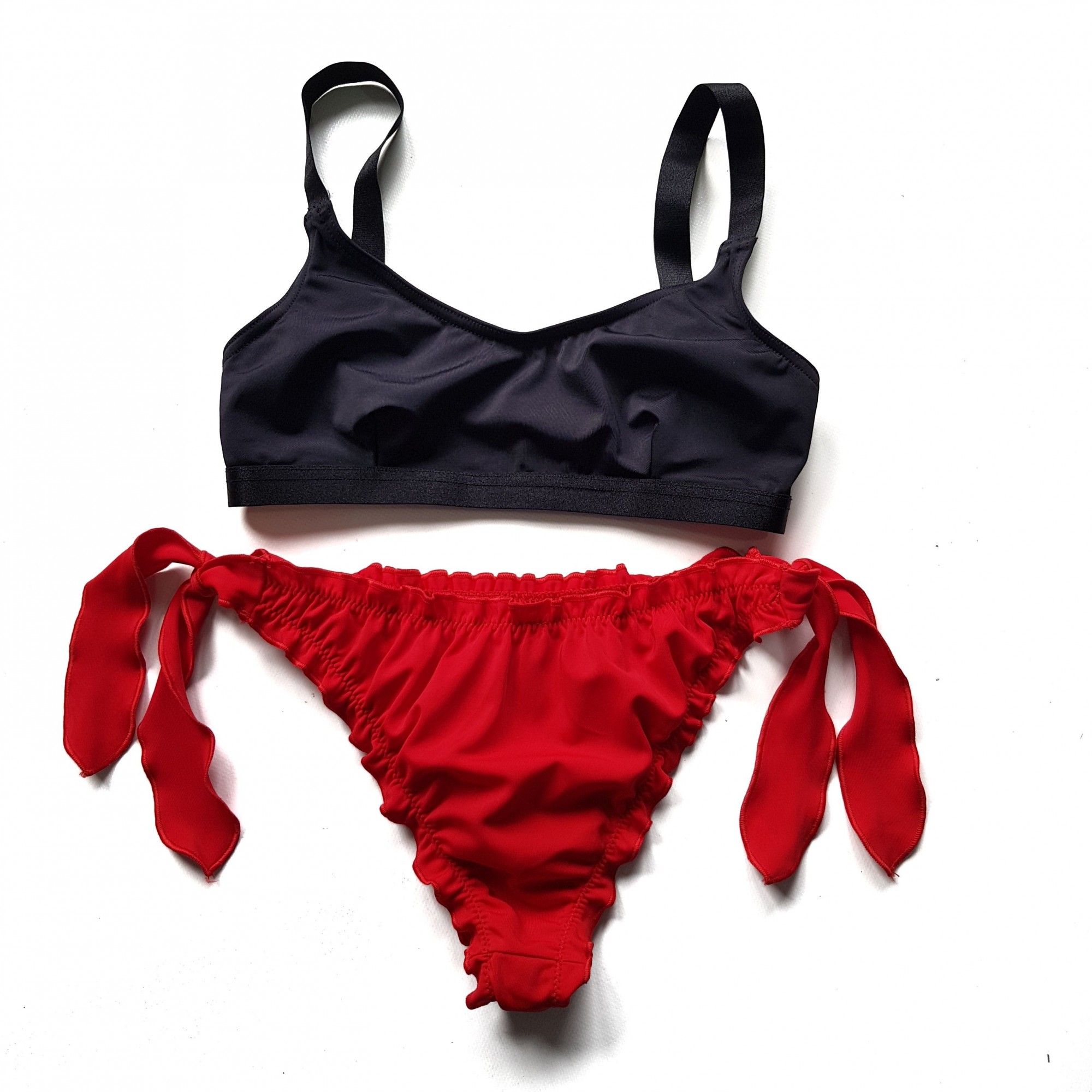 

Купальник раздельный черный топ с красными трусиками Asos Swim 8064, Купальник раздельный черный топ с красными трусиками Asos Swim 8064 XS (40)