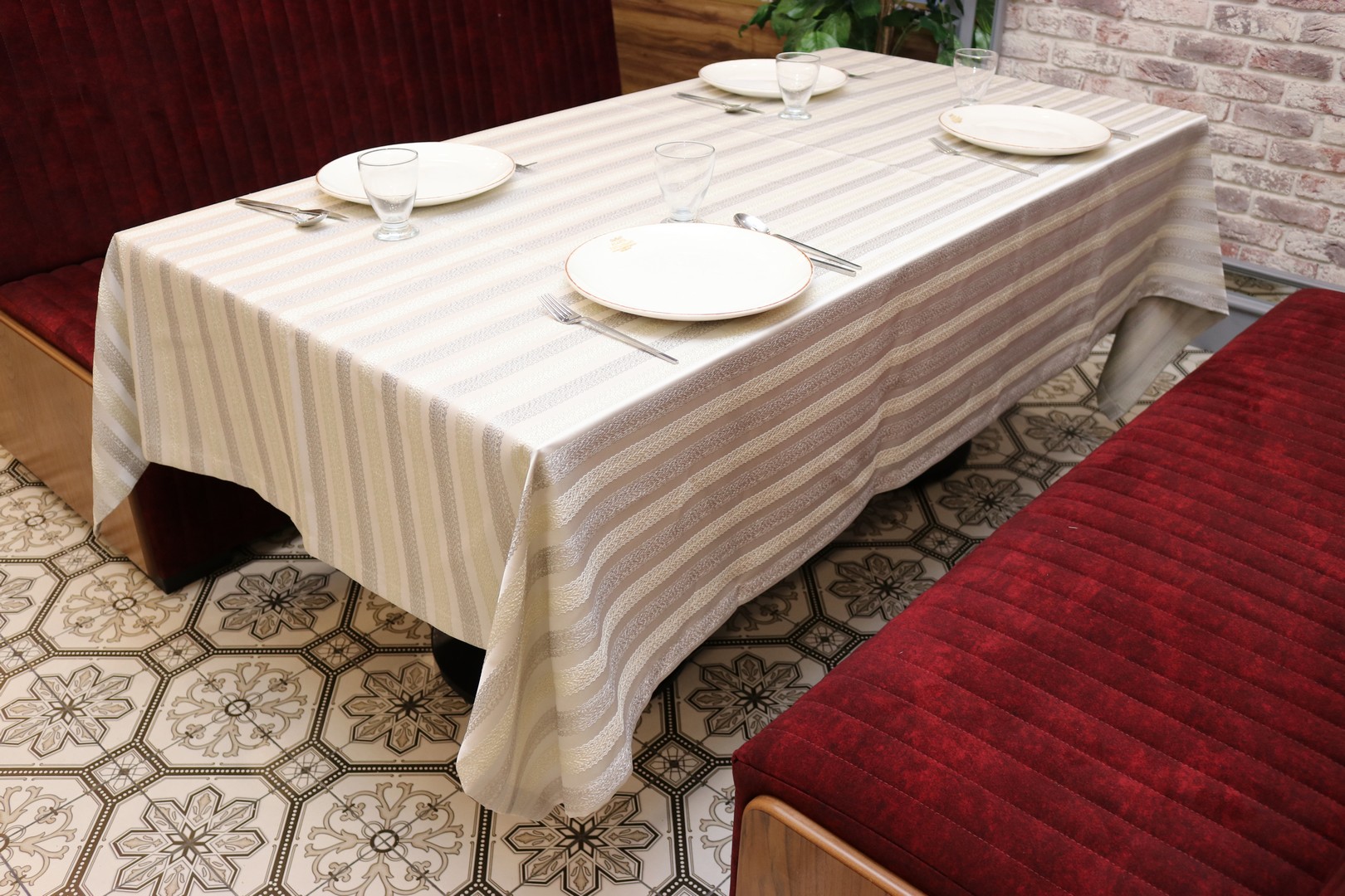 

Cкатертина лляна Kayra Strip 160x285 cм - Ванільний