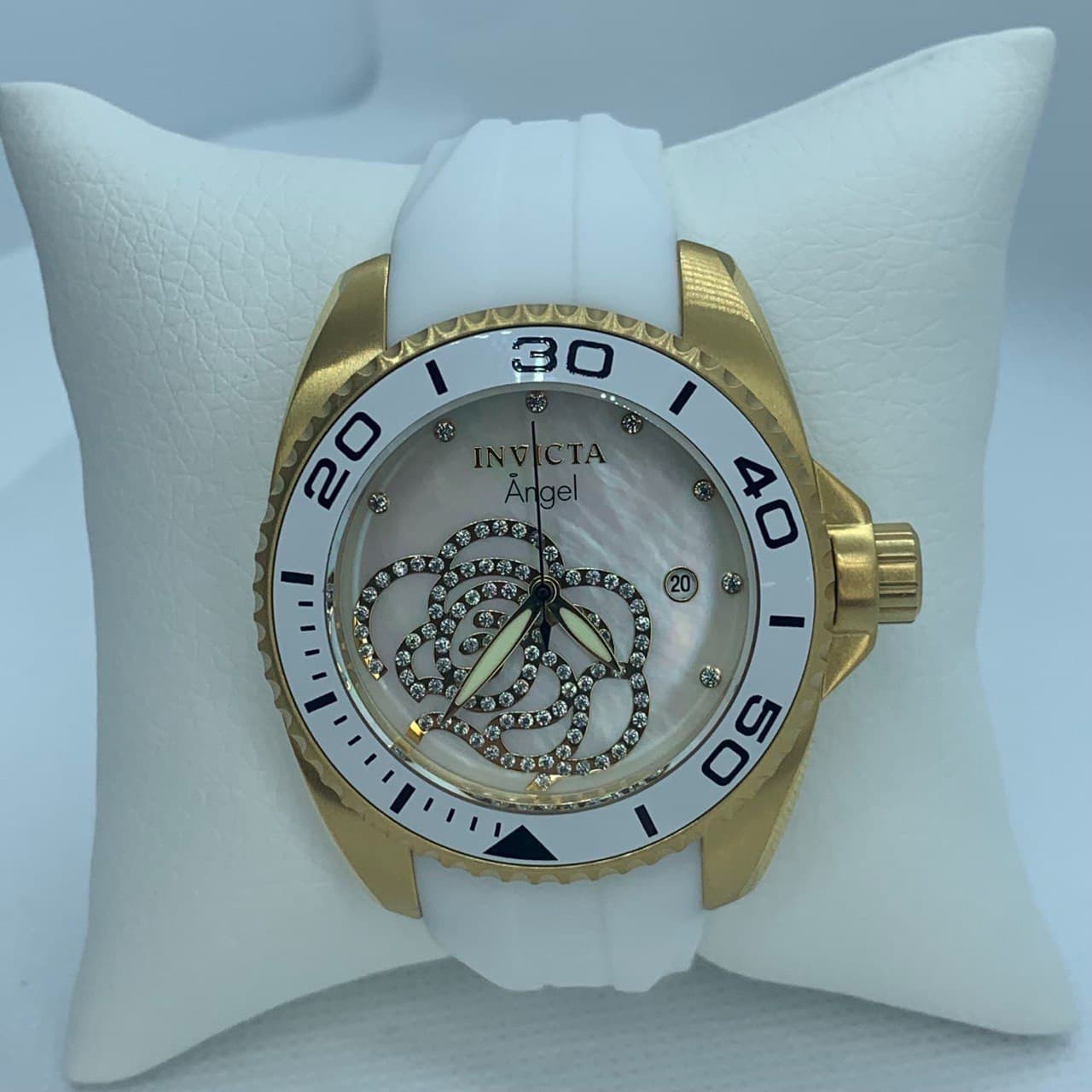 

Швейцарские женские наручные часы Invicta 0488
