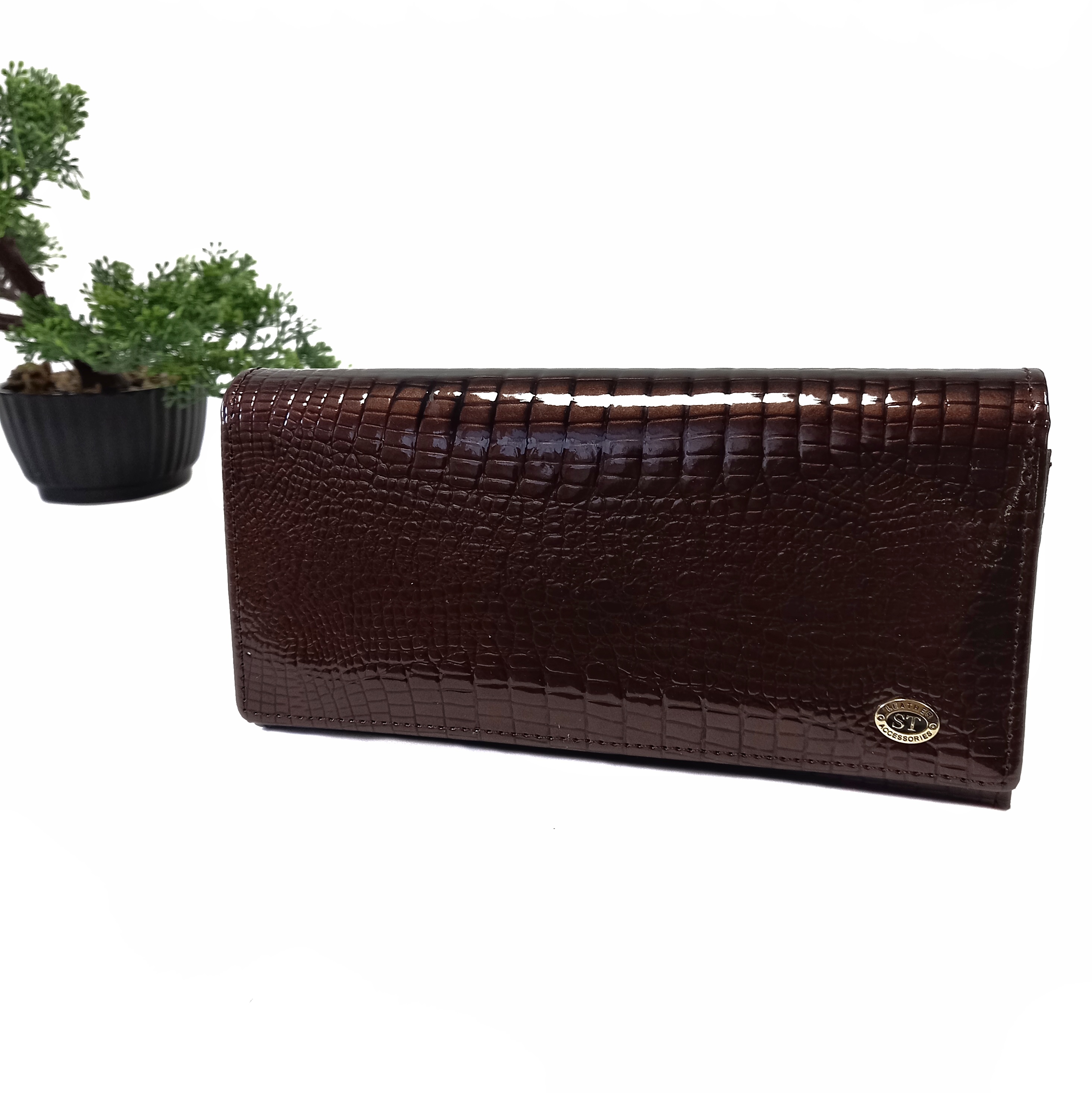 

Женский кошелек из лаковой натуральной кожи ST Leather Accessories коричневый S2001A b.brown
