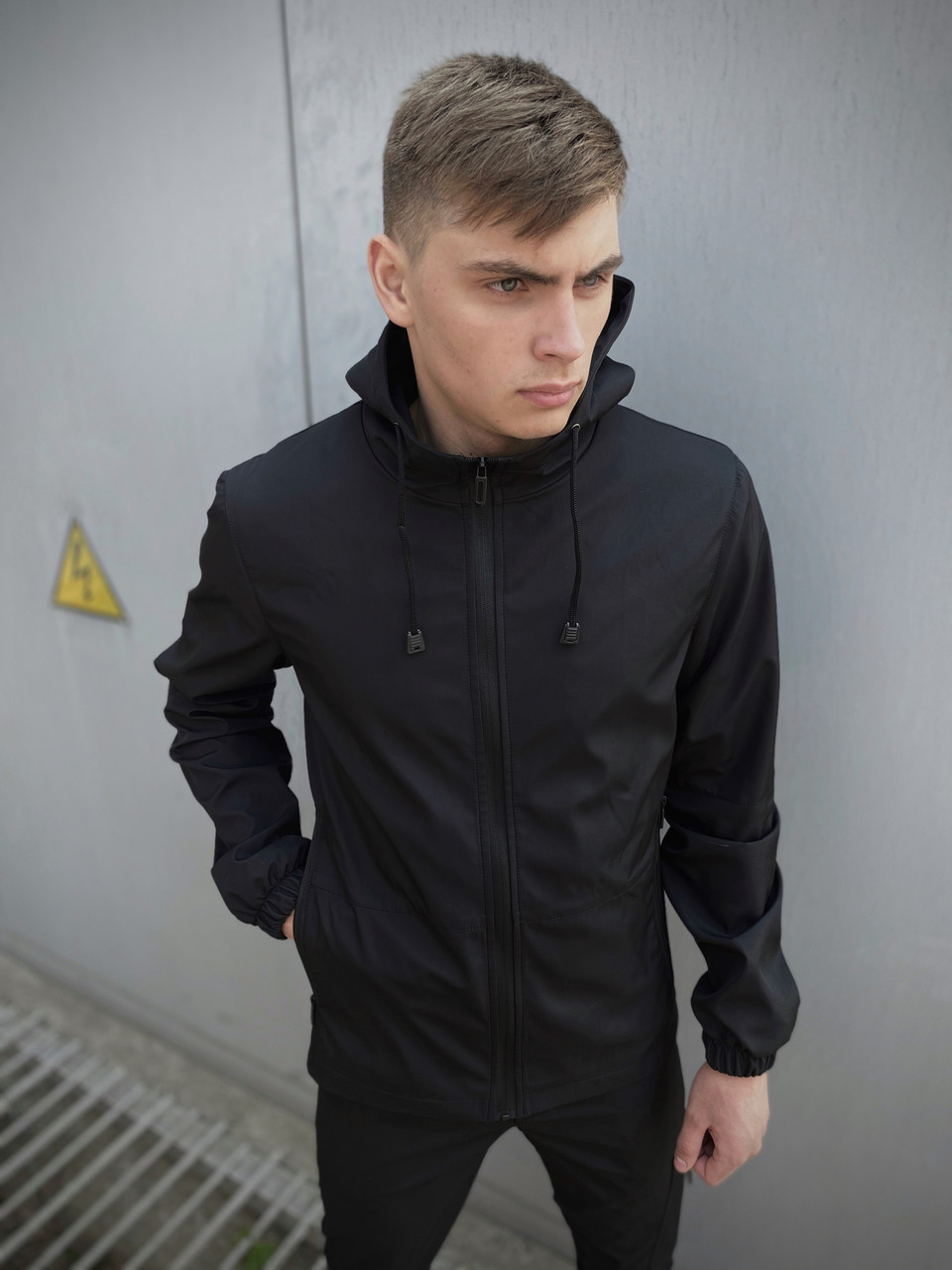 

Мужская весенняя куртка черная Intruder "SoftShell Lite" S