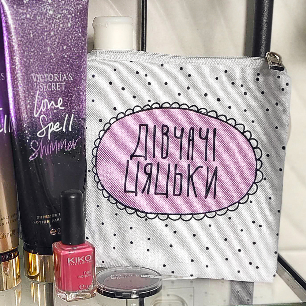 

Косметичка квадратная Basic Дівчачі цяцьки Presentville 16х16 см 000179722