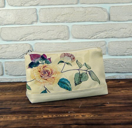 

Косметичка дорожная женская Lovely Цветы Presentville 26х15х8 см 000175524